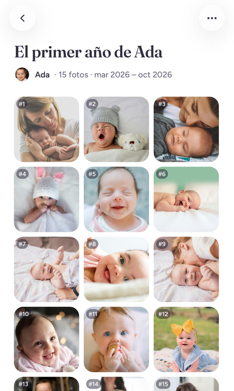 Una línea de tiempo en la app: fotos mensuales con la edad del niño en cada una.
